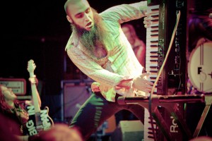 SkyW White - Photo by: a Horse with No Name