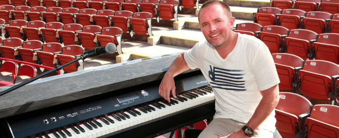 Chris Tomlin with the V-Piano