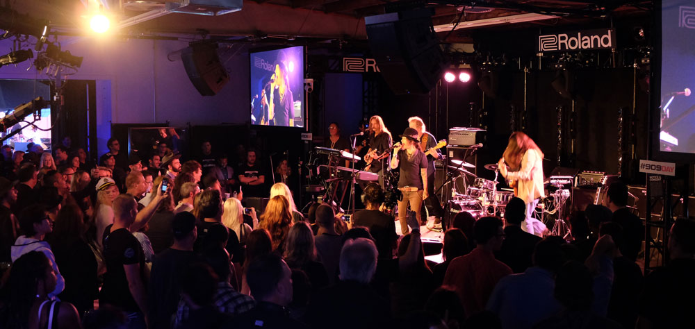 Linda Perry and her band perform at Six01 Studio on #909day.