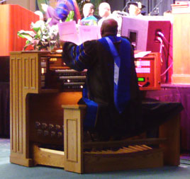 GMWA Organist (Photo)